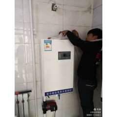 電采暖鍋爐：安裝10千瓦的微波電采暖鍋爐，可供100平米房屋取暖，4200元(免費(fèi)保修10年）?，F(xiàn)鉅惠安裝價(jià)3700元。每村三戶，數(shù)量有限，先購(gòu)先得。